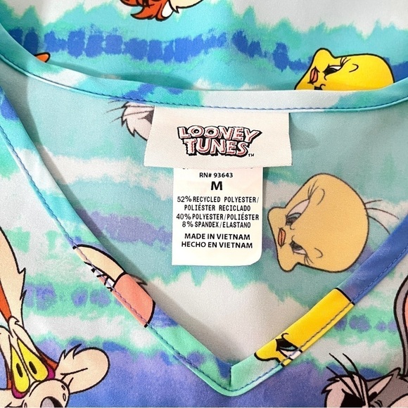 NWT Looney Tunes Stretch Scrub Top Size Medium - Picture 6 of 10